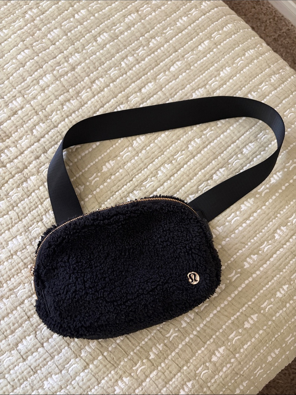 lululemon athletica Black Sherpa Crossbody Belt Bag